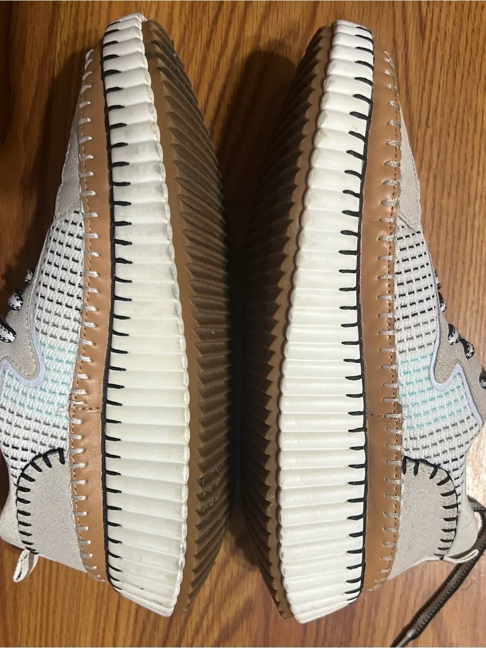 Women’s Cozy Girl Platform Sneakers Size 8.5 Beige Cream GUC